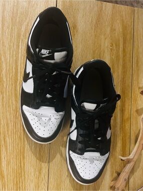 Nike Black & White Low Top Trainers